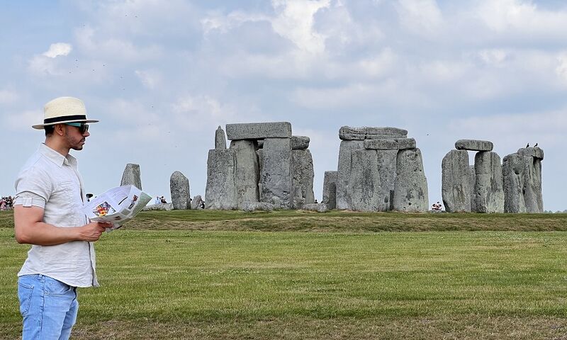 WINDSOR, STONEHENGE, LUNCH in LACOCK